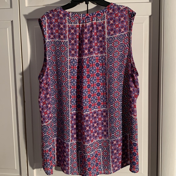 Violet & Claire Red, White & Blue Sleeveless Blouse V-Neck Collar - Picture 5 of 8